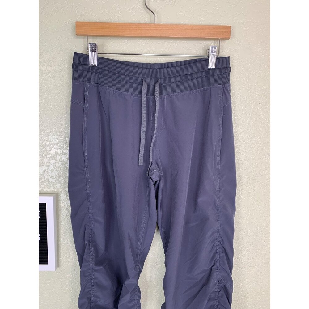 Under Armour Gray Loose Fit Adjustable Waistband Scrunched Leg Pants Size Medium - Picture 4 of 13